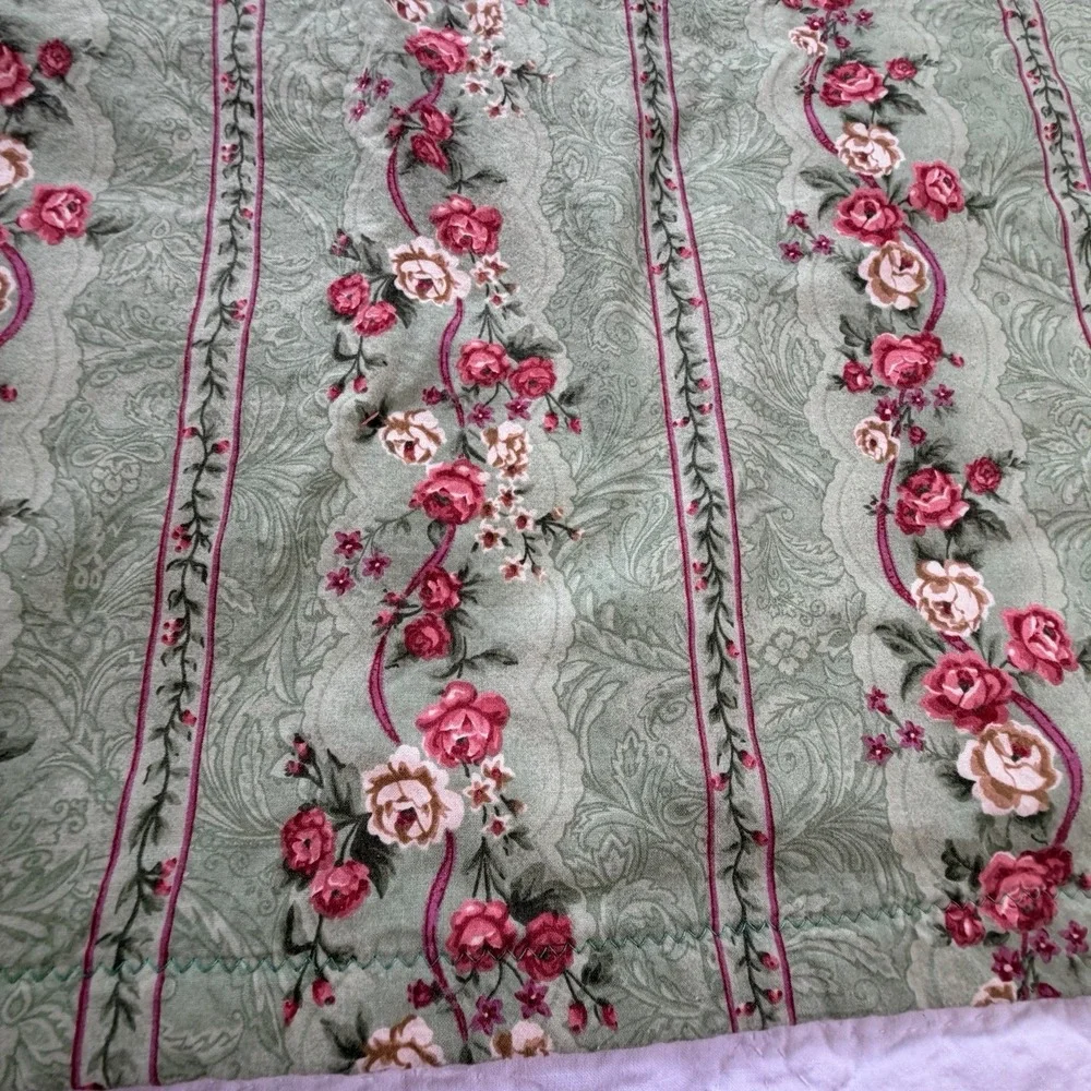 Vintage Handmade Patchwork Quilt Hummingbird Floral Cottage Lap Quilt 34in